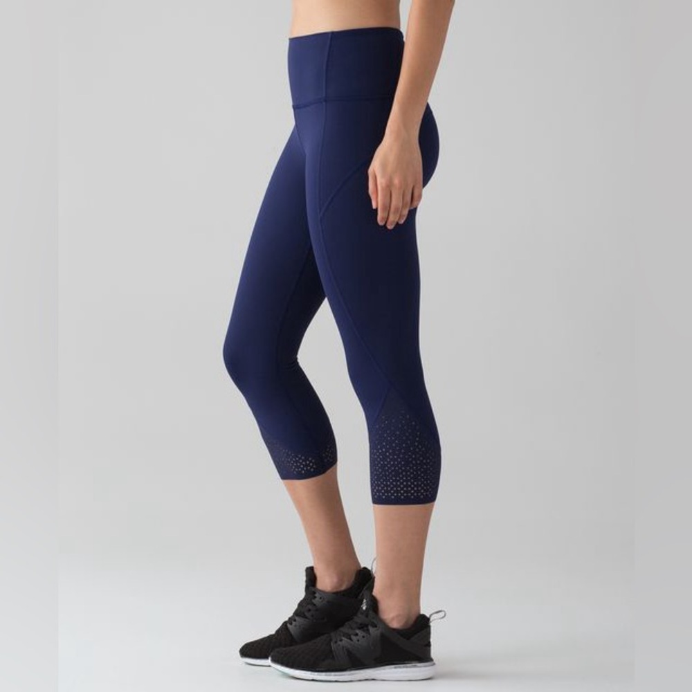 NEW Lululemon Anew Crop 21 Inch in Hero Blue Size 4